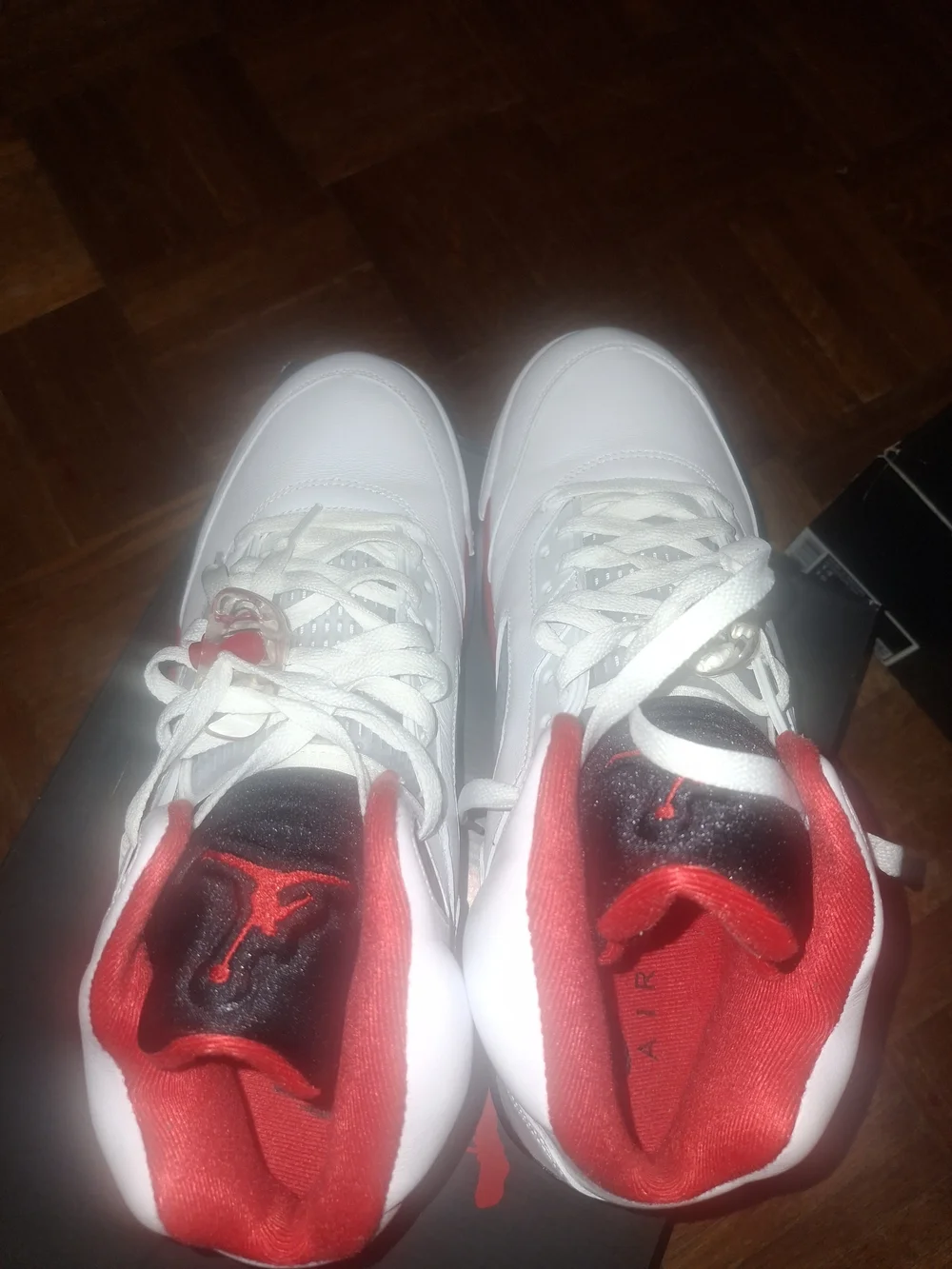 Jordan Men's White, Red and Black Retro Basketball Shoes